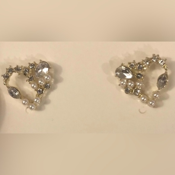 “Follow Your Heart” 18K Gold Tiny Pearl Swarovski Crystal Encrusted Adorned Stud - Picture 4 of 9